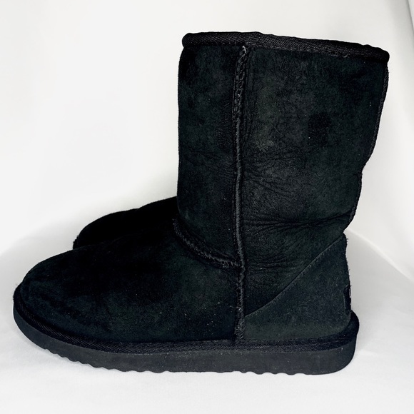 UGG Australia Classic Short Black Boot - Picture 2 of 9